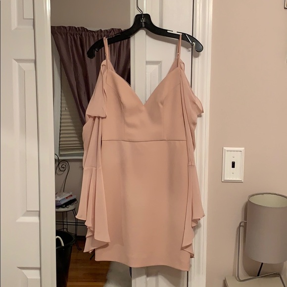 BCBGMaxAzria Dresses & Skirts - BCBGMAXAZRIA Dress size 02
